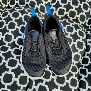 Nike Boy's Air Max Motion 2 Running Shoe  Sz 11 C